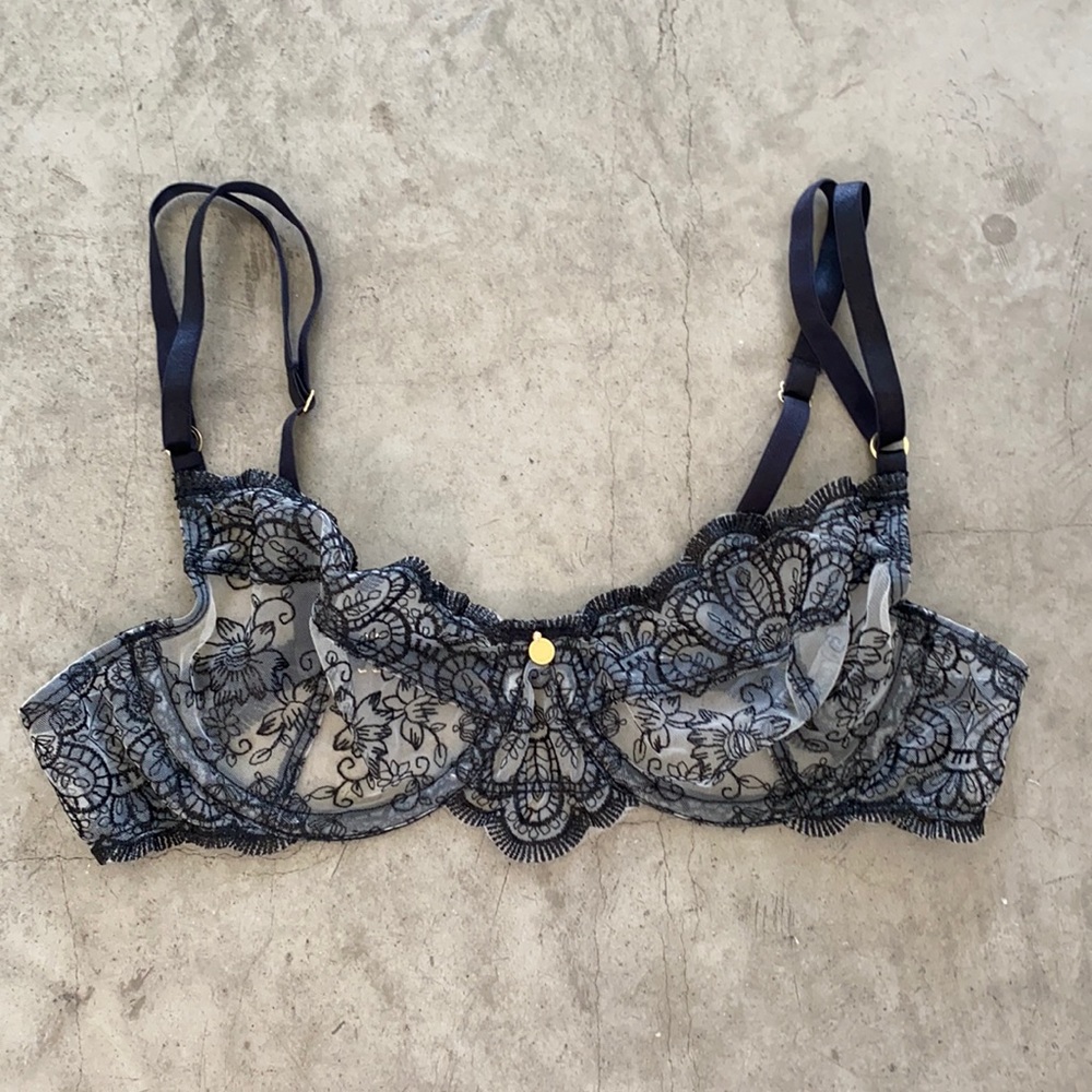 Black lace bra